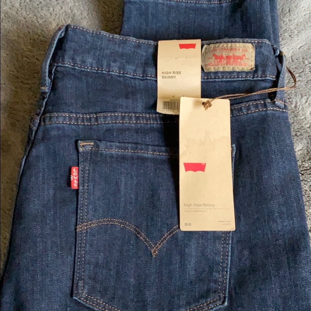 Dark blue Levi jeans